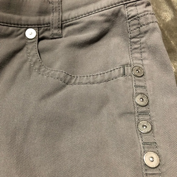Size 10 LUISA CERANO capri pants - Picture 5 of 16